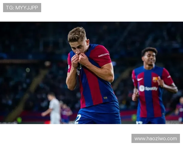 费尔明佩戴防护面具重返训练场